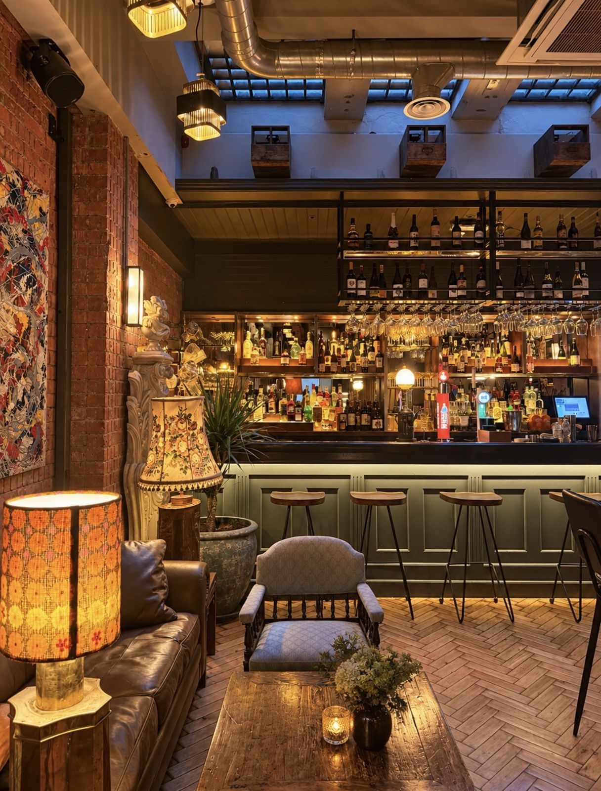 Leather sofas and lamplight in the lounge